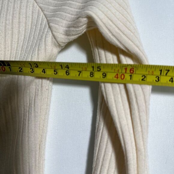 Forever 21 Off the shoulder crop top (long Sleeve) Size : small - Picture 4 of 7